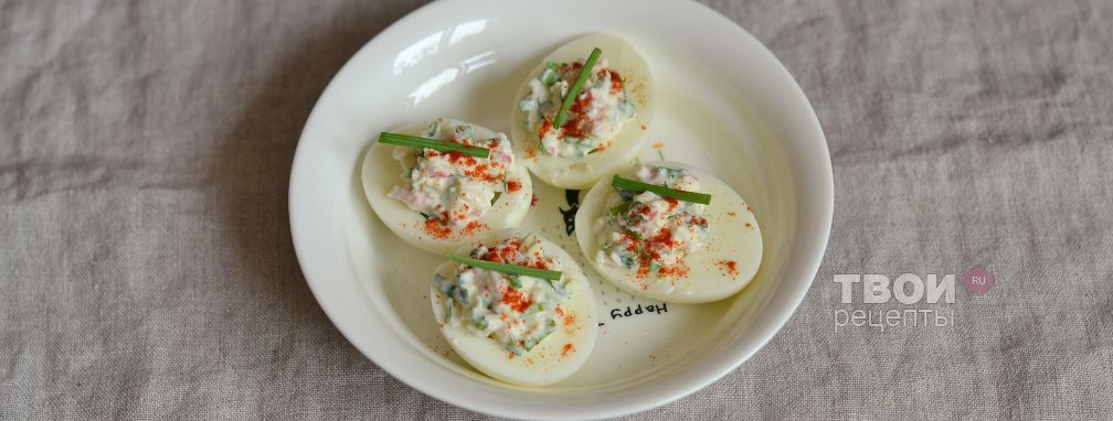 Яйца, фаршированные крабовым салатом - Рецепт