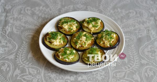 Баклажаны жареные с чесноком и помидорами